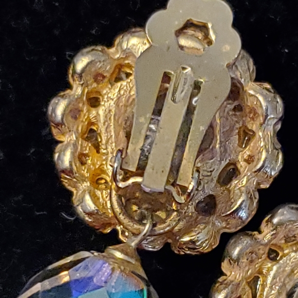 Vintage goldtone clip-on earrings flower center with ab stones and ab beads - Picture 6 of 11